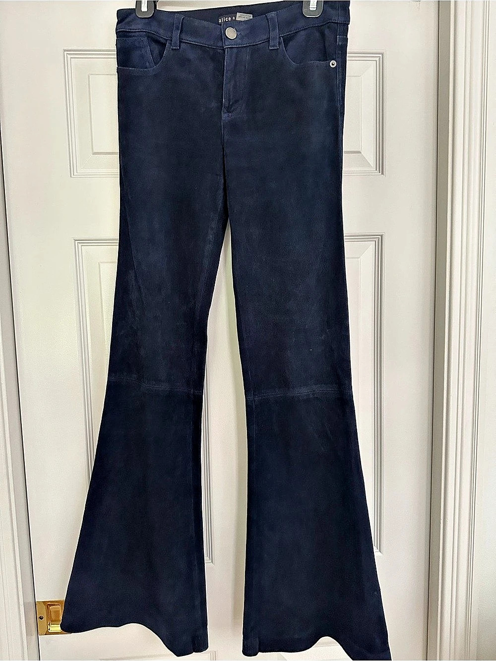 alice + olivia CLASSICS Flare Jeans in Navy Blue Size 4